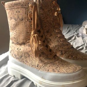 Paisley Boots new